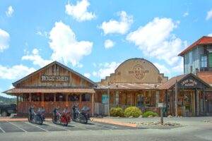 Top 4 Reasons Why You’ll Want to Visit Our Pigeon Forge Bar This Summer