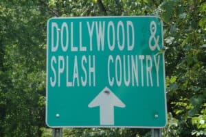 splash country sign summer in the smoky mountains